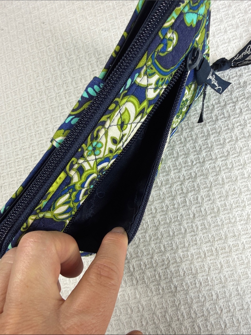 Vera Bradley turn lock wallet in Rhythm & Blues pattern - Picture 4 of 8